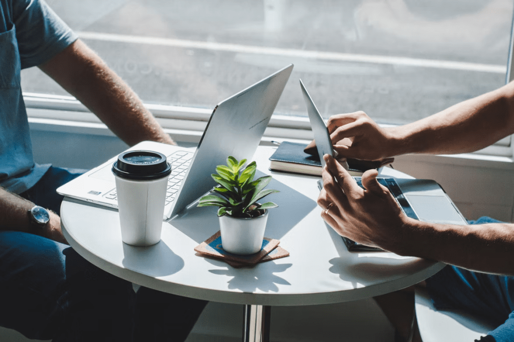 make it easier to stay connected - benefits of using apps